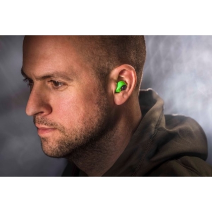 Inserti auricolari, 3M, PELTOR, Elettronici, colore verde, indossati da un operatore