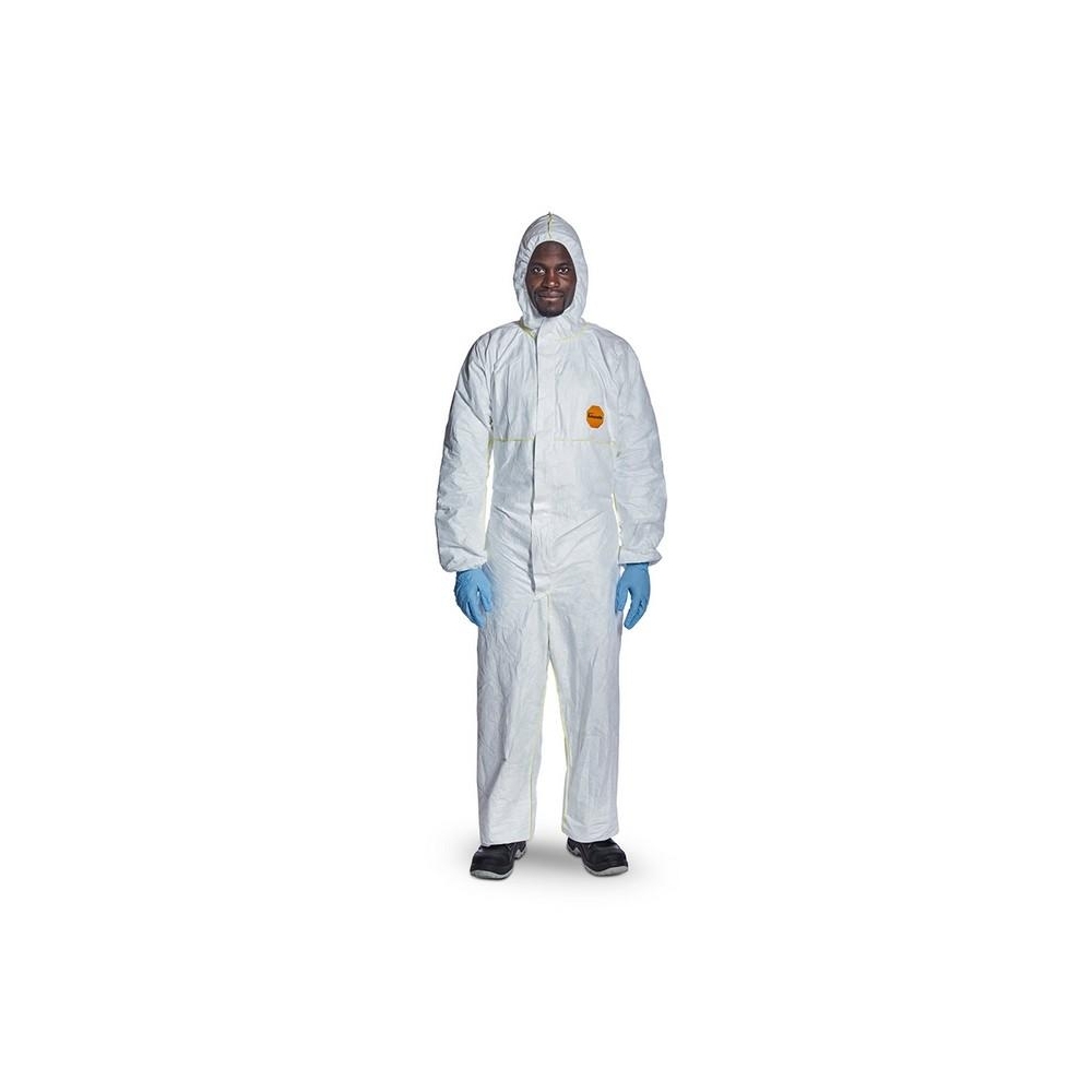 Tuta protettiva, Dupont Tyvek 200, Monouso, III categoria, colore bianca, con cappuccio, indossata da un operatore
