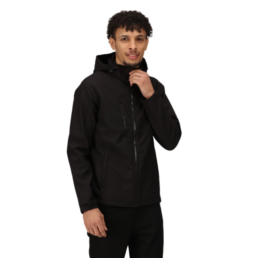Giacca, Regatta Professional, Venturer, colore nero, Softshell, idrorepellente, traspirante, antivento, con cappuccio, indossato