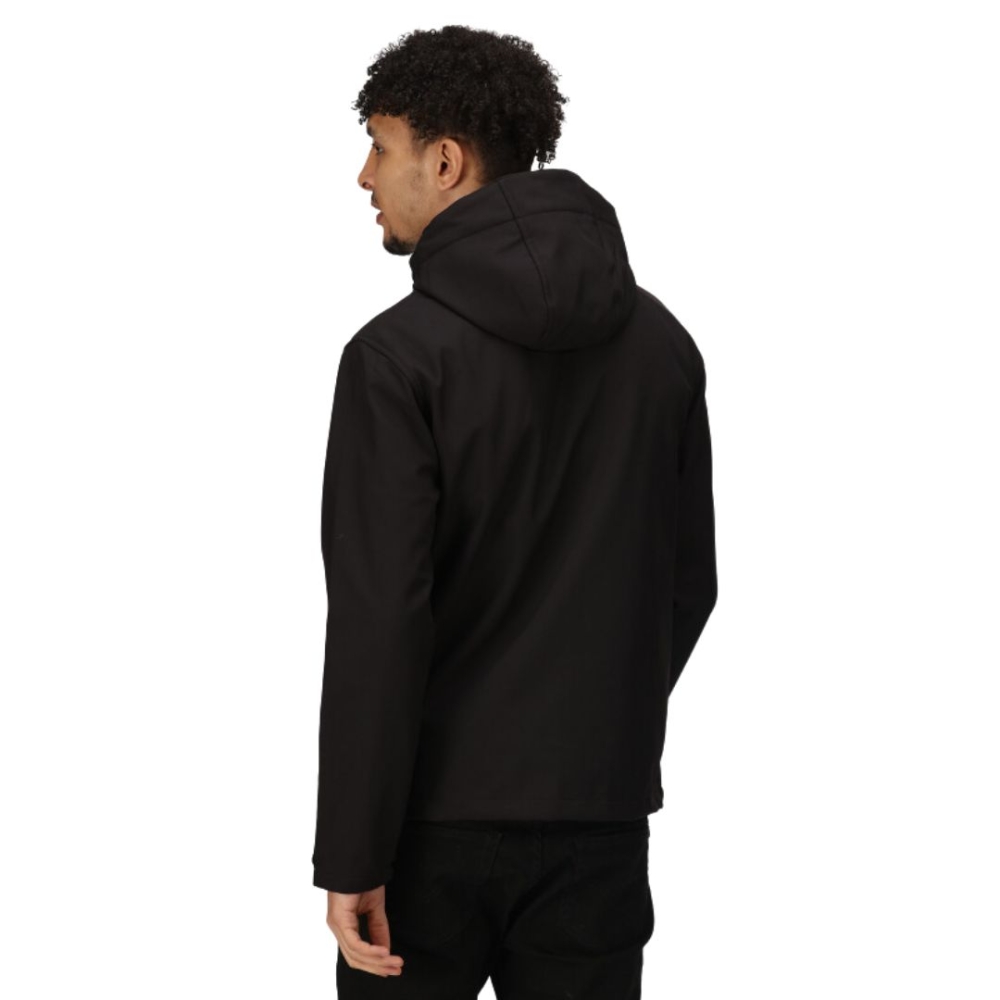 Giacca, Regatta Professional, Venturer, colore nero, Softshell, idrorepellente, traspirante, antivento, con cappuccio, indossato