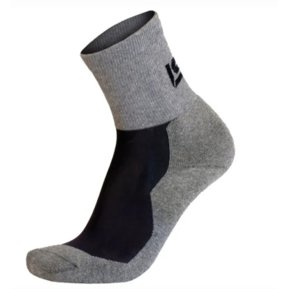 Calzini Runner Issaline, grigio/nero, 70% Coolmax, 25% poliammide e 5% elastomero.