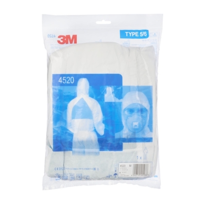 Tuta protettiva monouso 3M, 4520, colore bianco, con cappuccio, indossata da un manichino, sacchetto contenitivo