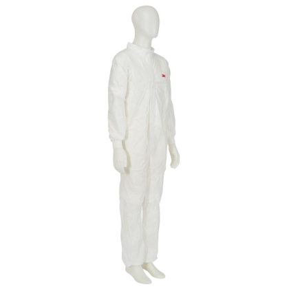 Tuta protettiva monouso 3M, 4520, colore bianco, con cappuccio, indossata da un manichino